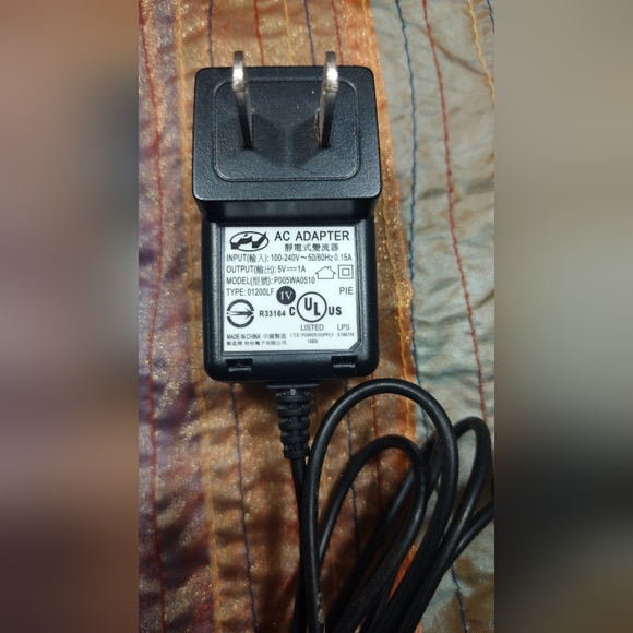 PJ AC/DC Adapter Model P005WA0510. ( OUTPUT 5V ) - Picture 3 of 5